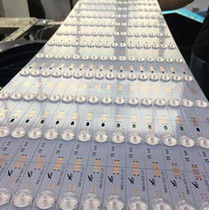 LEDレンズの生産ラインのための90K Cph 1800mmの長さの接着剤ディスペンサー機械